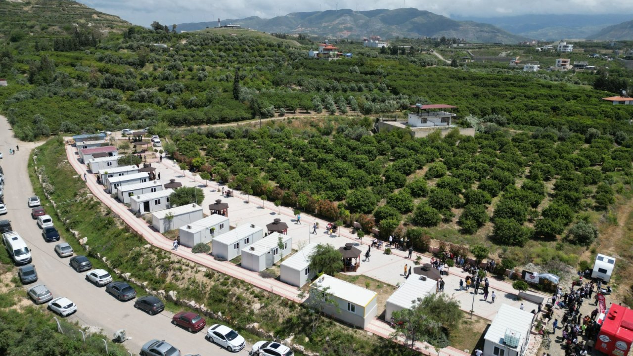 Gönüllü Öğretmenlerin Tek Konteynerdeki Çalışması, Eğitim Köyüne Dönüştü