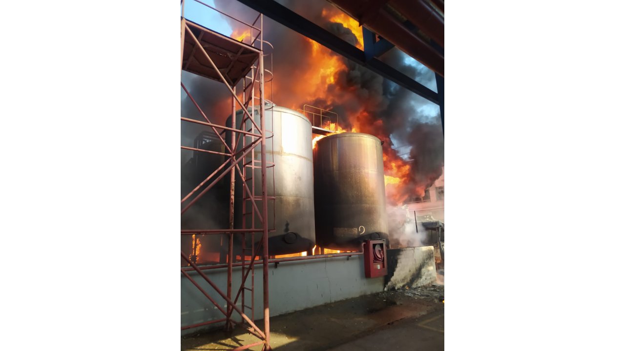 Kimya Ve Entegre Atık Tesisinde Çıkan Yangın, 3 Saatte Söndürüldü