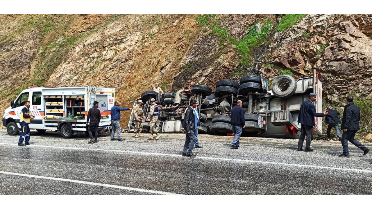 Devrilen Tankerde Sıkışan Sürücüyü Afad Ekipleri Çıkardı