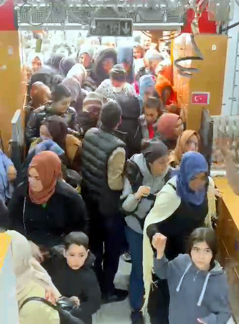 Kağıthane'de İndirim İzdihamı