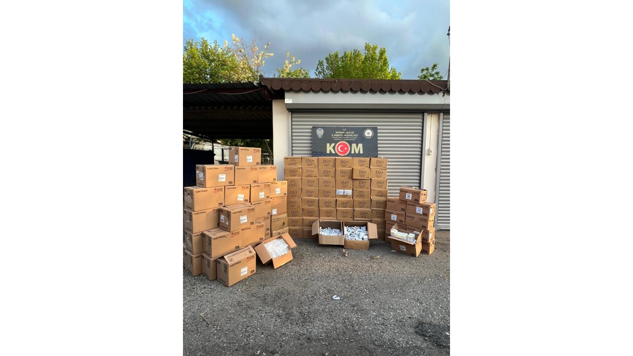 Piyasaya Sürülmek İstenen Reçetesiz Ve Barkotsuz 13 Bin 449 İlaca Ele Geçirildi