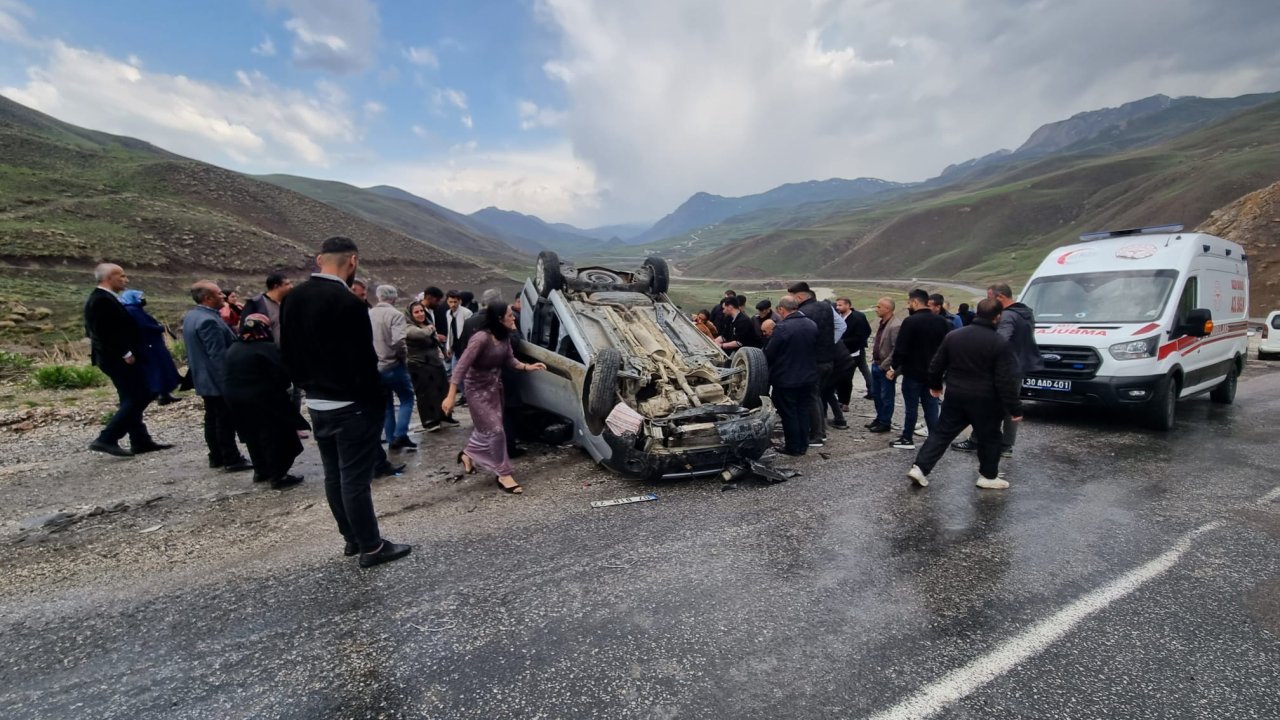 Hafif Ticari Araç Takla Attı: 1 'i Ağır, 5 Yaralı