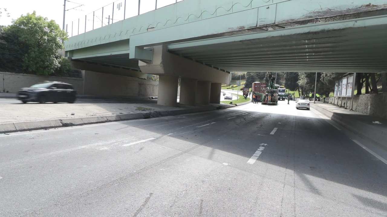 Basketbolcu Dunston'ın Aracının Üzerine Devrilen Tır Dorsesi Kaldırıldı