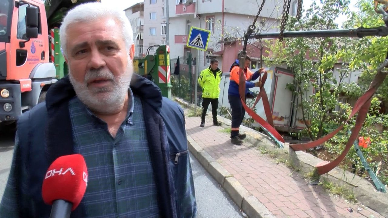 Sarıyer'de Zincirleme Kaza: Kamyonet Bahçeye Uçtu