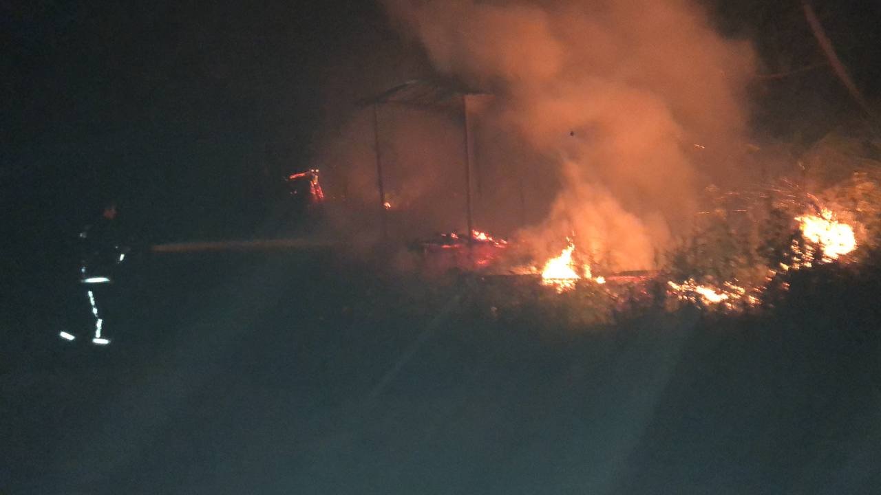 Yemek Yaparken Barakası Yandı, Gözyaşlarına Boğuldu