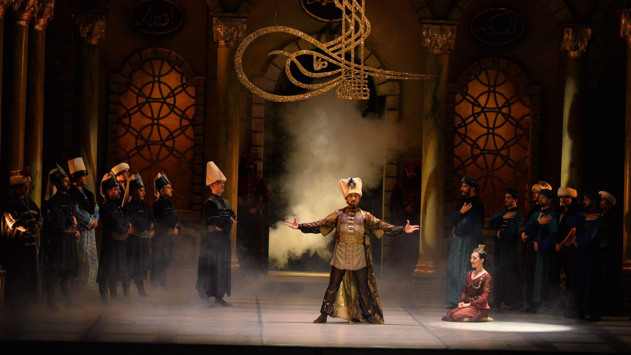 Hürrem Sultan Balesi, Prömiyerle Sahnelendi