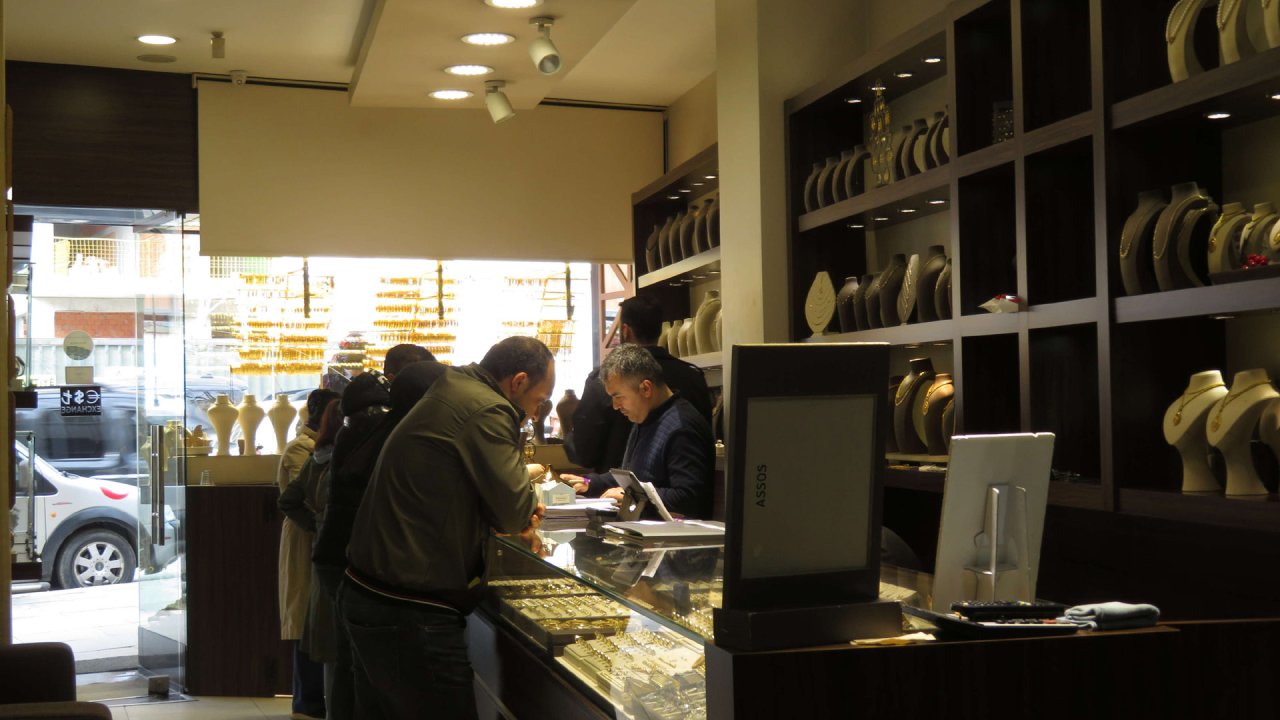Kadıköy'deki Kuyumcuda Hedeflerine Ulaşamayan Şüpheliler, Kartal'da Yarım Kilo Altın Çaldı