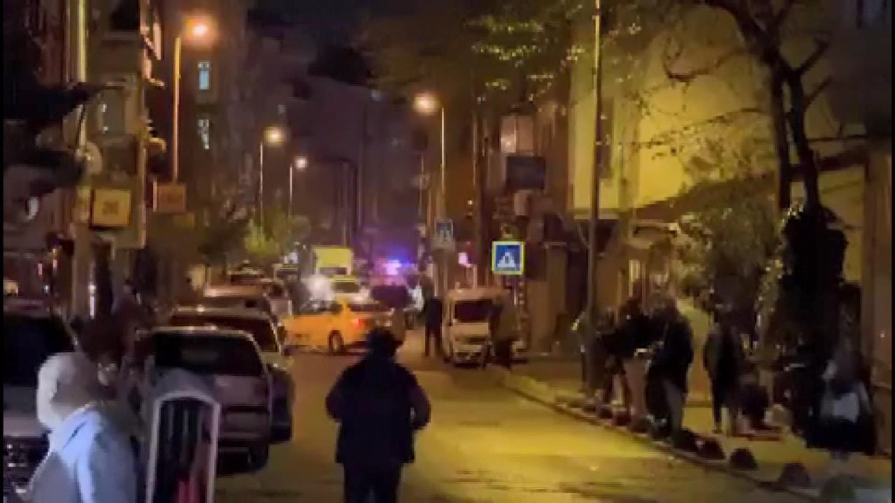 Fatih'te Pencereden Kavgayı İzlerken Polisin Uyarı Ateşiyle Başından Yaralandı