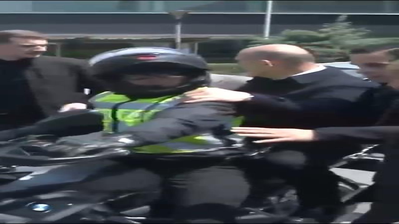 Bakan Soylu Zeytinburnu'ndaki Programına Motosikletle Gitti