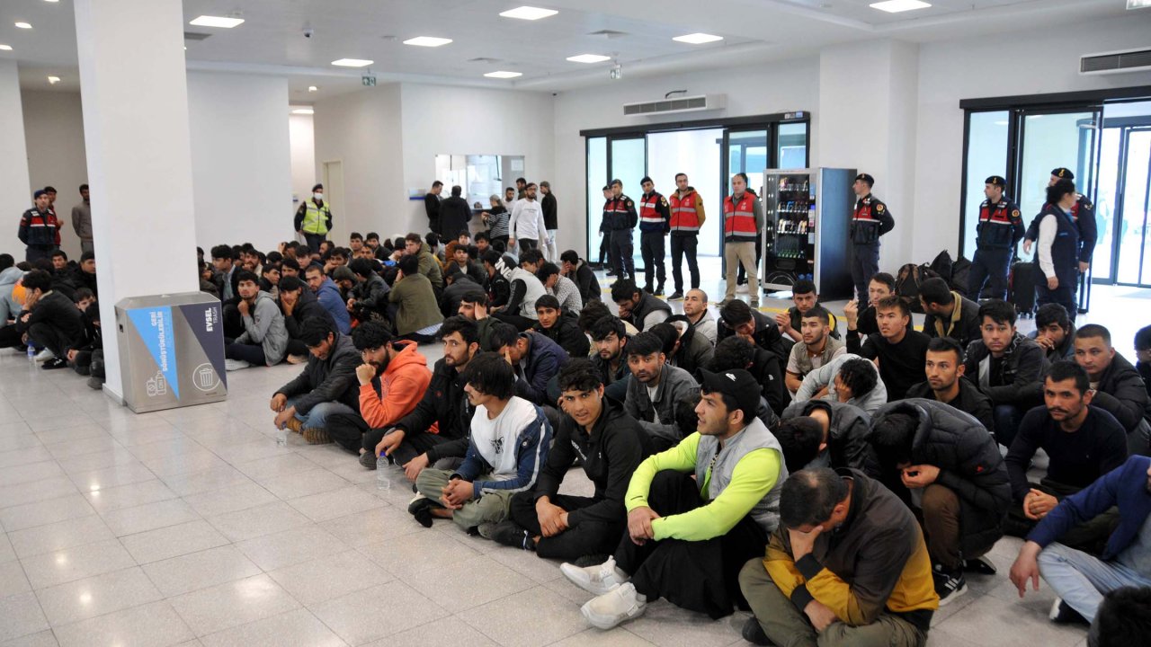 138 Kaçak Göçmen Sınır Dışı Edildi