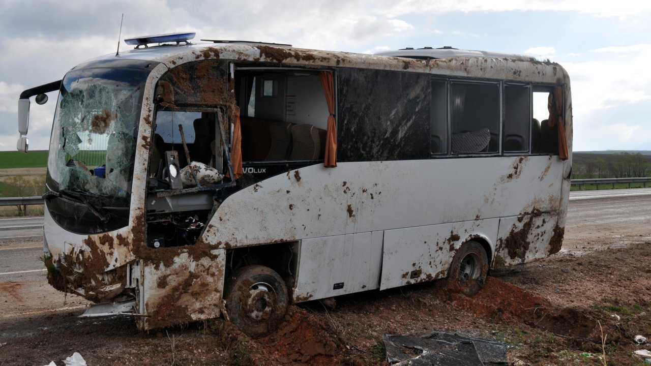 Kayseri'de Cezaevi Nakil Aracı Devrildi: 1 Mahkum Öldü, 13 Yaralı