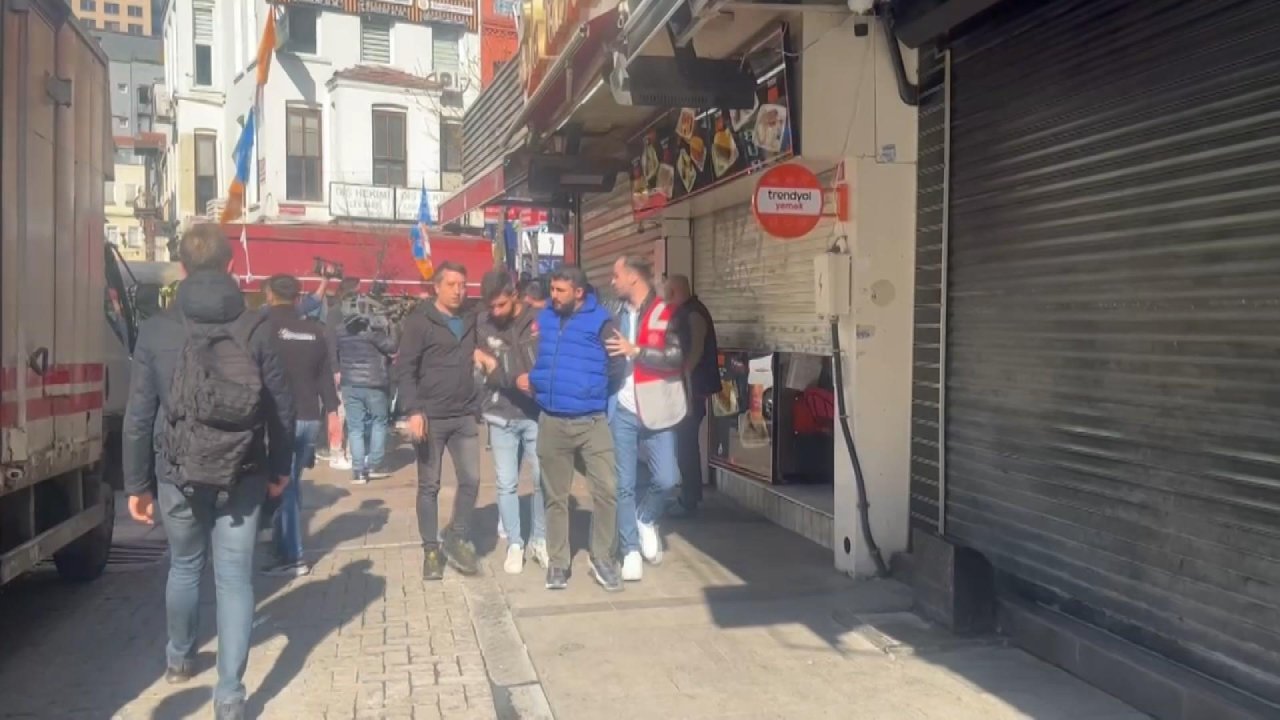 Taksim'e Çıkmak İsteyen Gruplara Gözaltı-1
