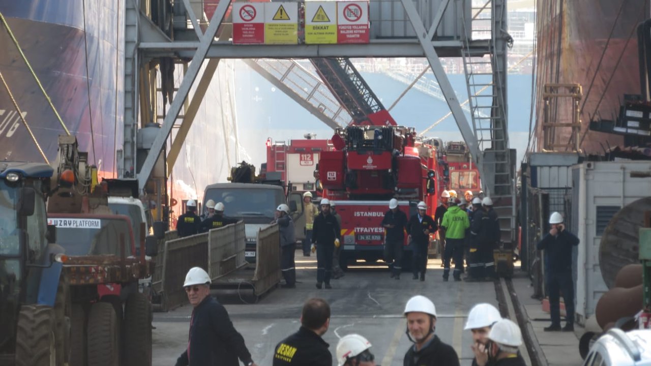 Tuzla'da Gemi Yangını