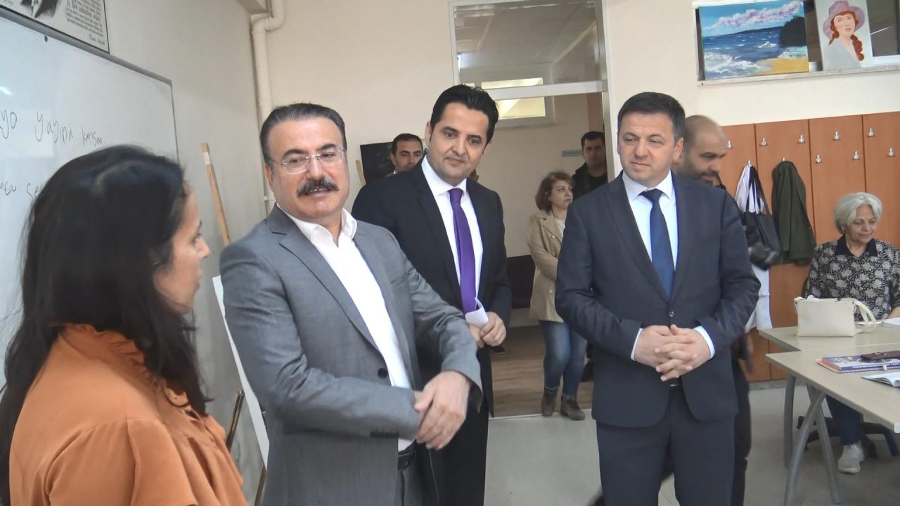 Avcılar’da Okuma Yazma Bilmeyen 490 Kişi İçin Okuma Seferberliği