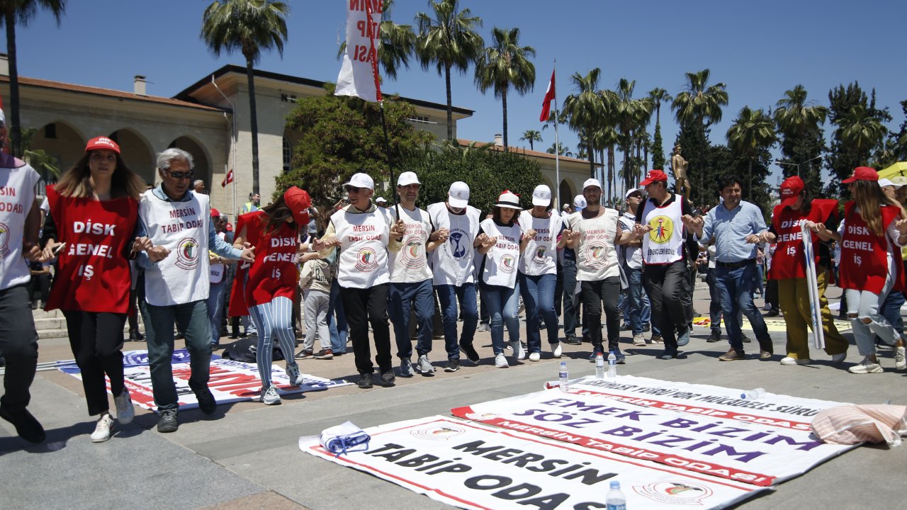 Mersin'de 1 Mayıs Kutlamasında 'döviz' Gerginliği
