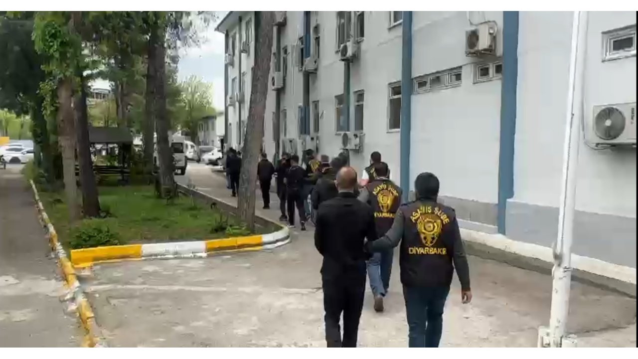 Diyarbakır'daki 'karot' Operasyonunda 10 Tutuklama