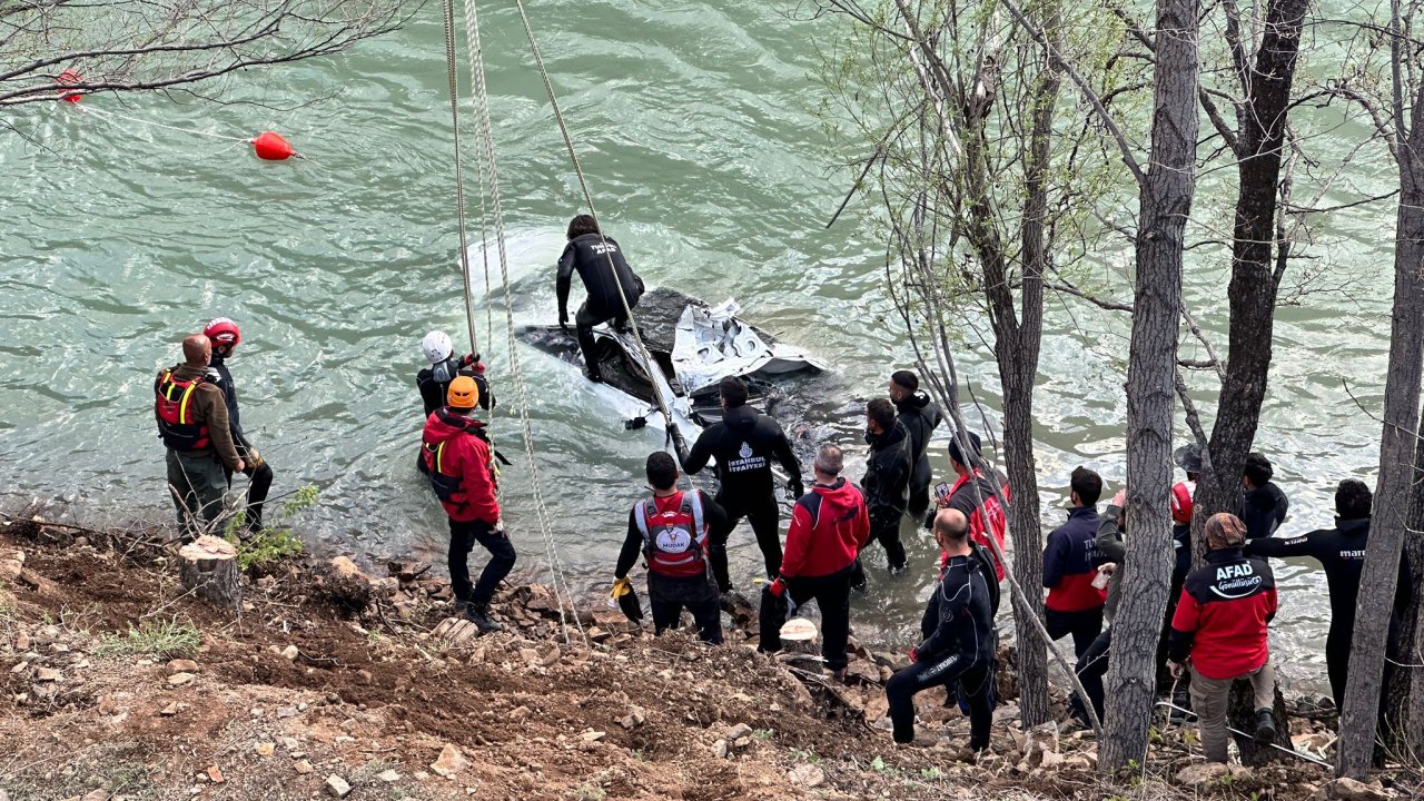 Munzur Çayı'na Uçan Otomobil, 11’inci Günde Su Altı Kamerasıyla Bulundu (2)