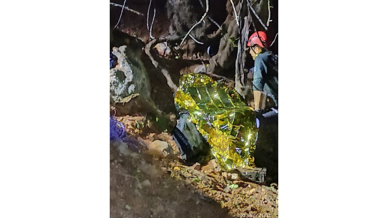 Yamaç Paraşütü Yapan Rus Turist Kayalıklara Çakıldı