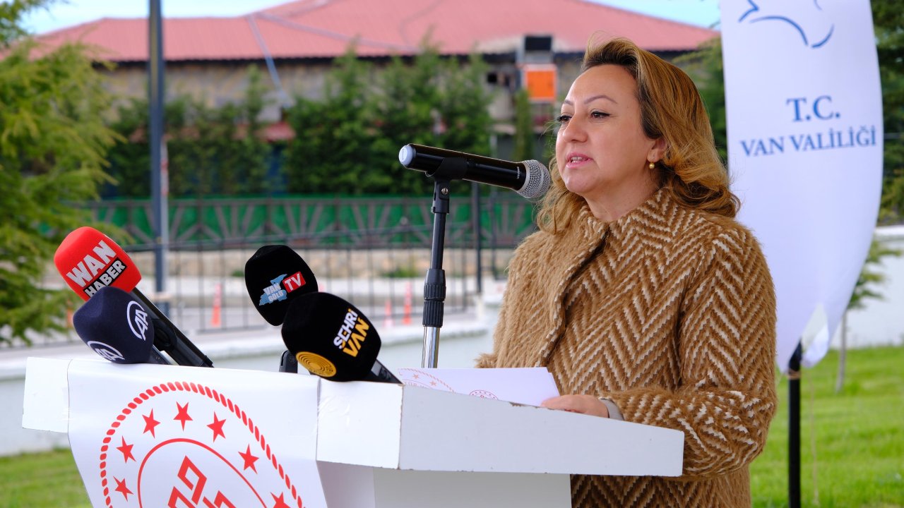 Kültür Ve Turizm Bakan Yardımcısı Yavuz, Van'da Kütüphane Açılışına Katıldı