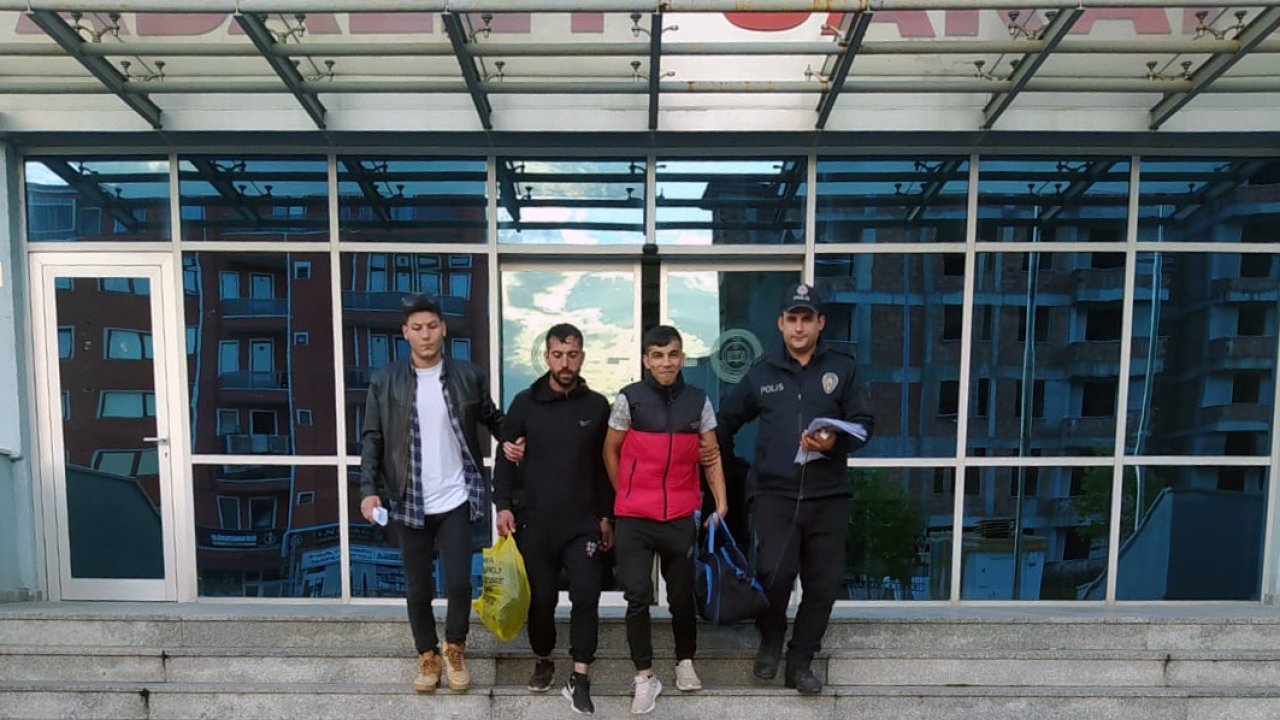 Bıçak Çektikleri Kişinin Parasını Gasbeden 2 Şüpheli, Tutuklandı