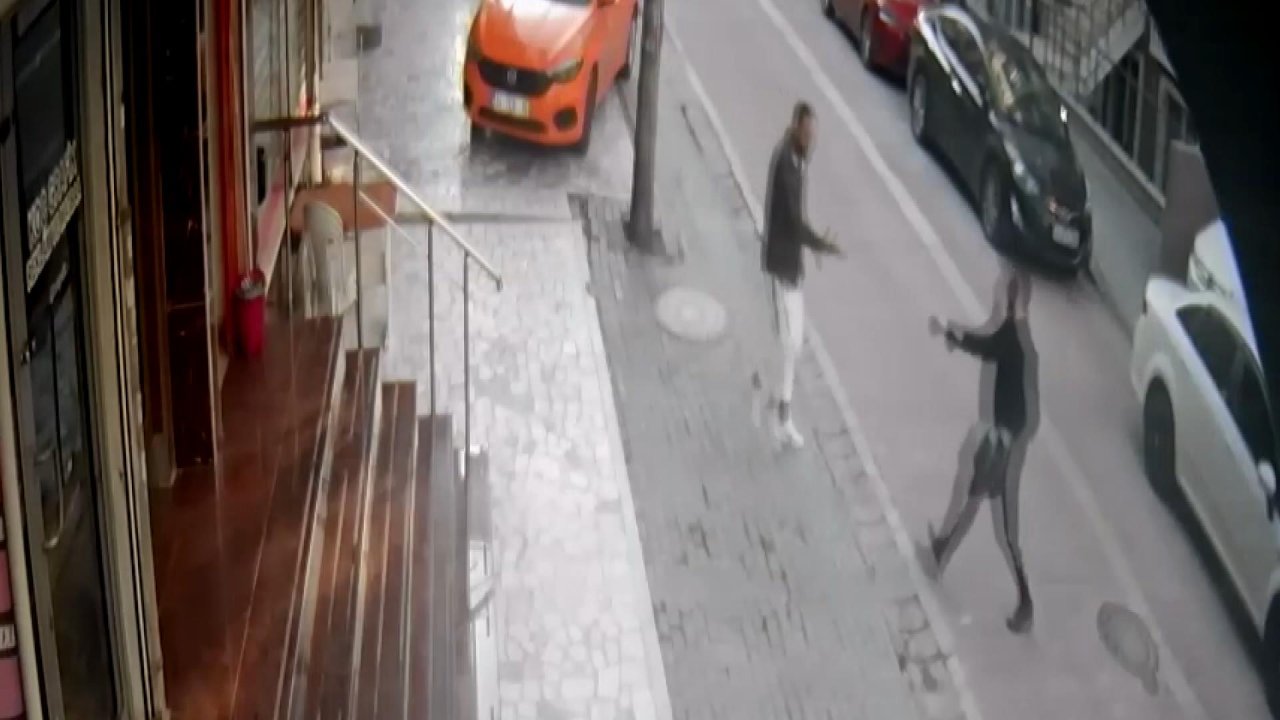 Avcılar'da Alıcı Gibi Gitti, Motosikleti Çalıp Kaçtı