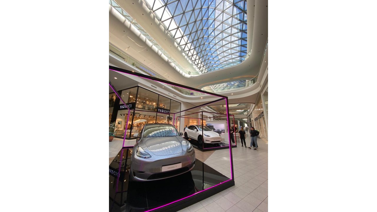 Tesla, Anadolu Yakası’ndaki İlk Pop-up Mağazasını Akasya’da Açtı