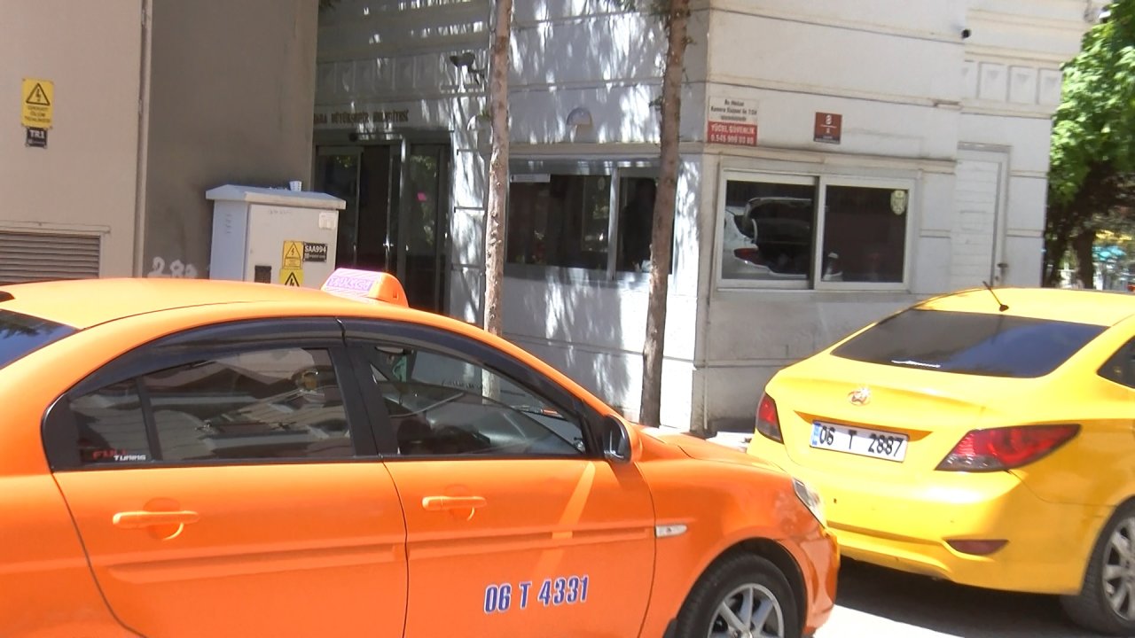 Engelli Durak Çalışanını 'taksi Yok' Diye Darbetti