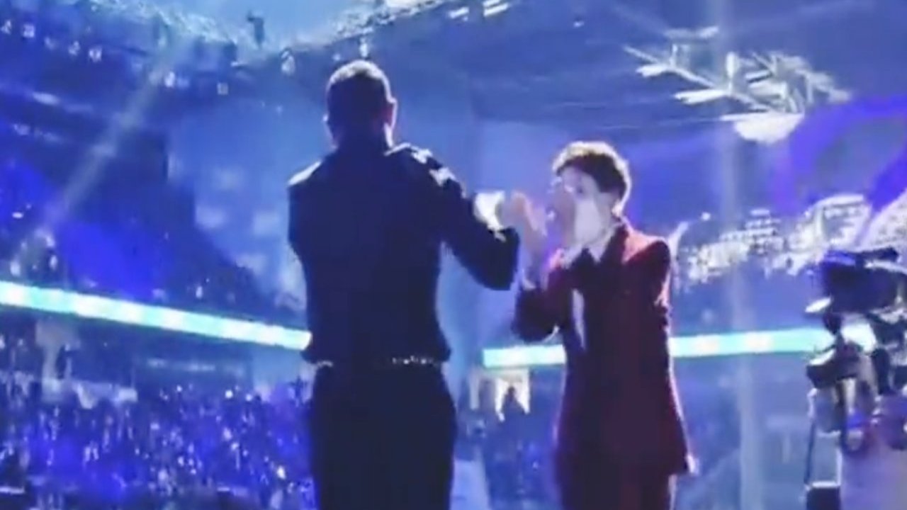 Mustafa Sandal Şarkı Söylerken Sahneye İyi Parti Lideri Meral Akşener Geldi! İkilinin Dansı Tebessümle İzlendi!