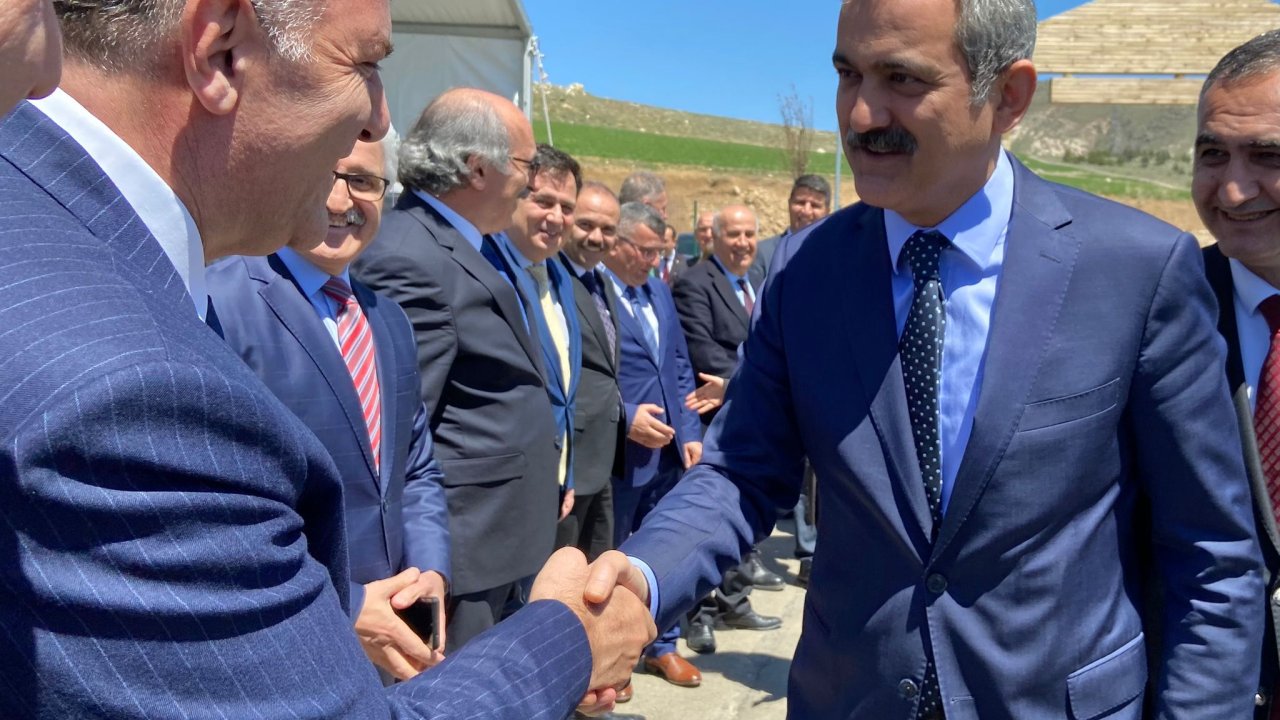 Bakan Özer: 465 Bin Kişi Okul, Yurt Ve Öğretmenevlerimizde Kaldı