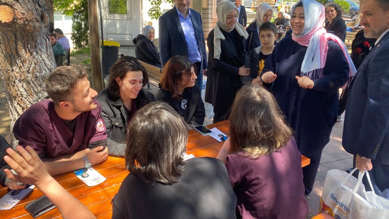 Ak Parti İstanbul 2’nci Bölge Milletvekili Adayı Çelik, Beşiktaş’ta Vatandaşlarla Buluştu