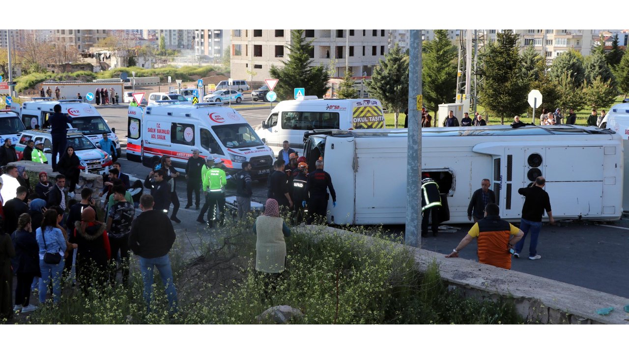 İşçi Servisi İle Tır Çarpıştı: 33 Yaralı