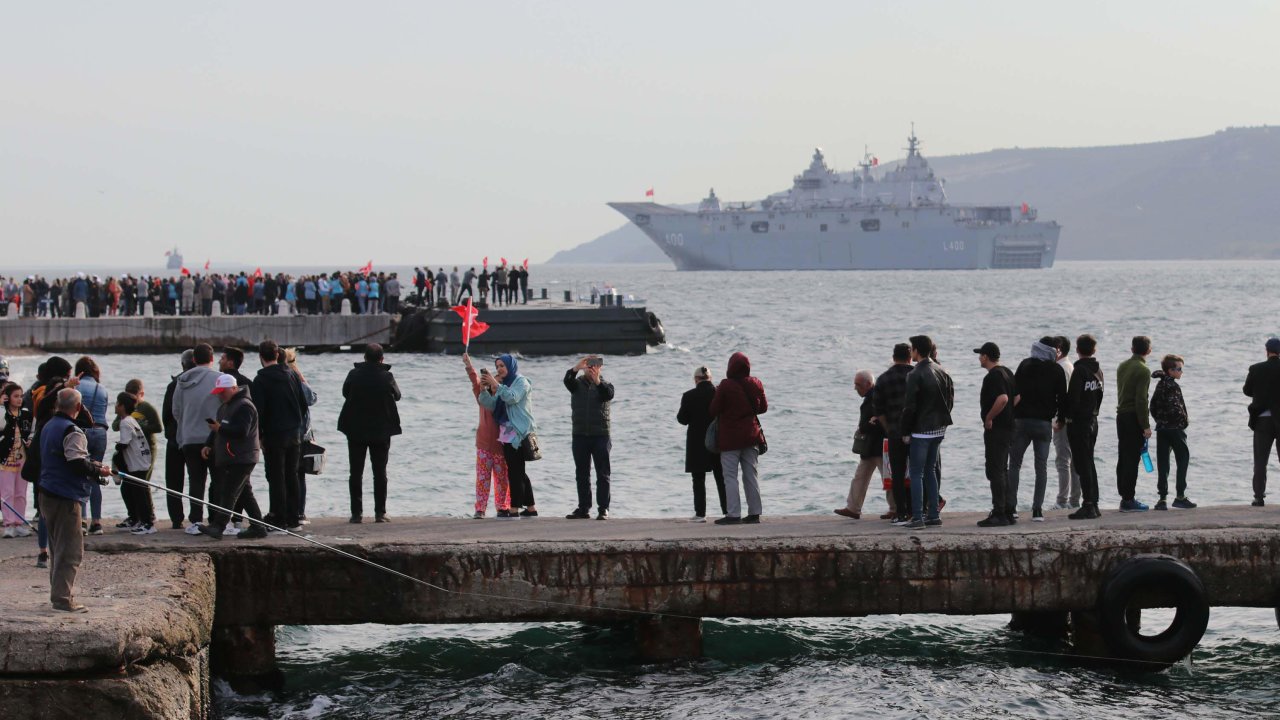 Tcg Anadolu, Çanakkale Köprüsü'nün Altından Geçti (2)
