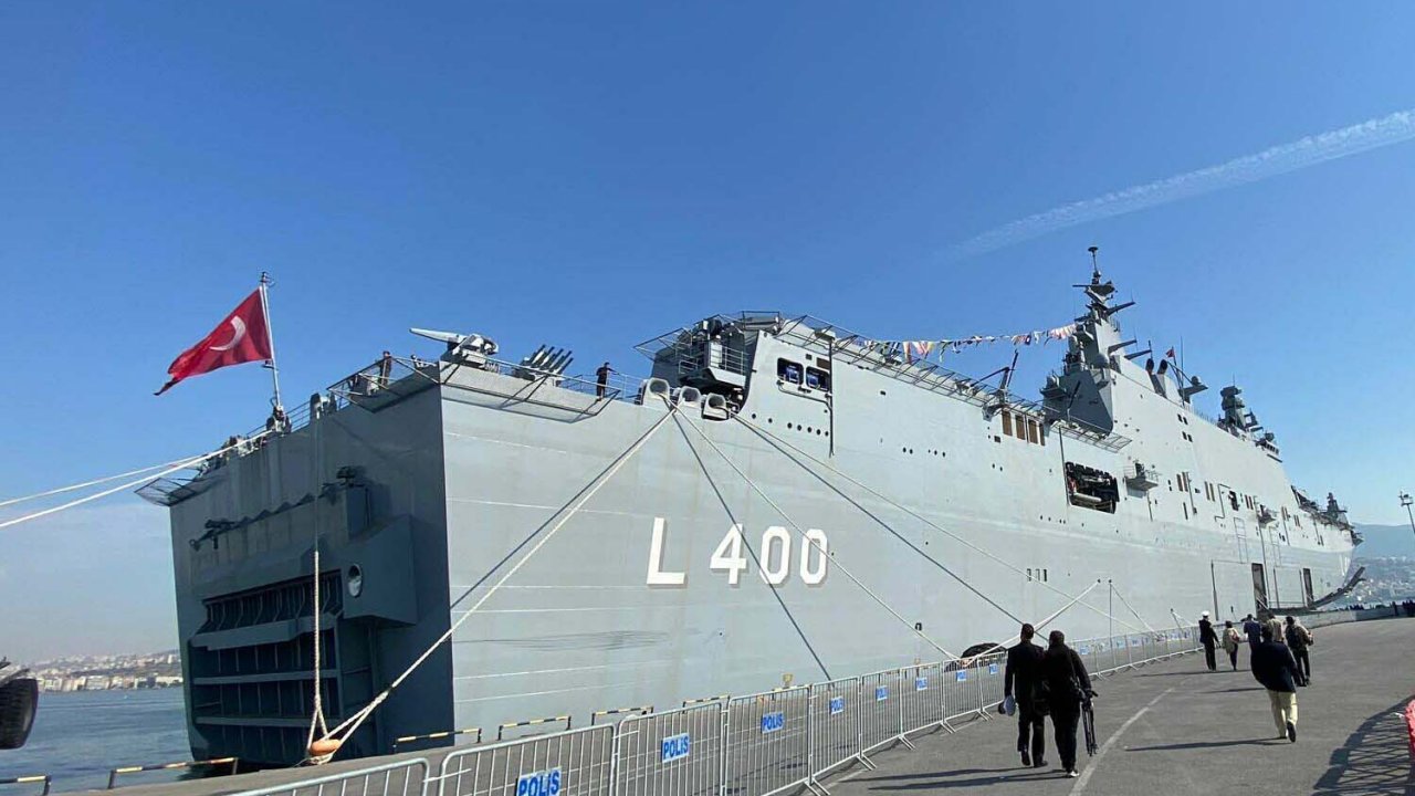 Tcg Anadolu İzmir'de