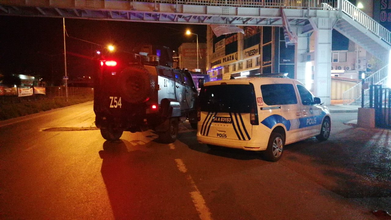 Silivri'de Chp'nin Seçim Aracı Yandı