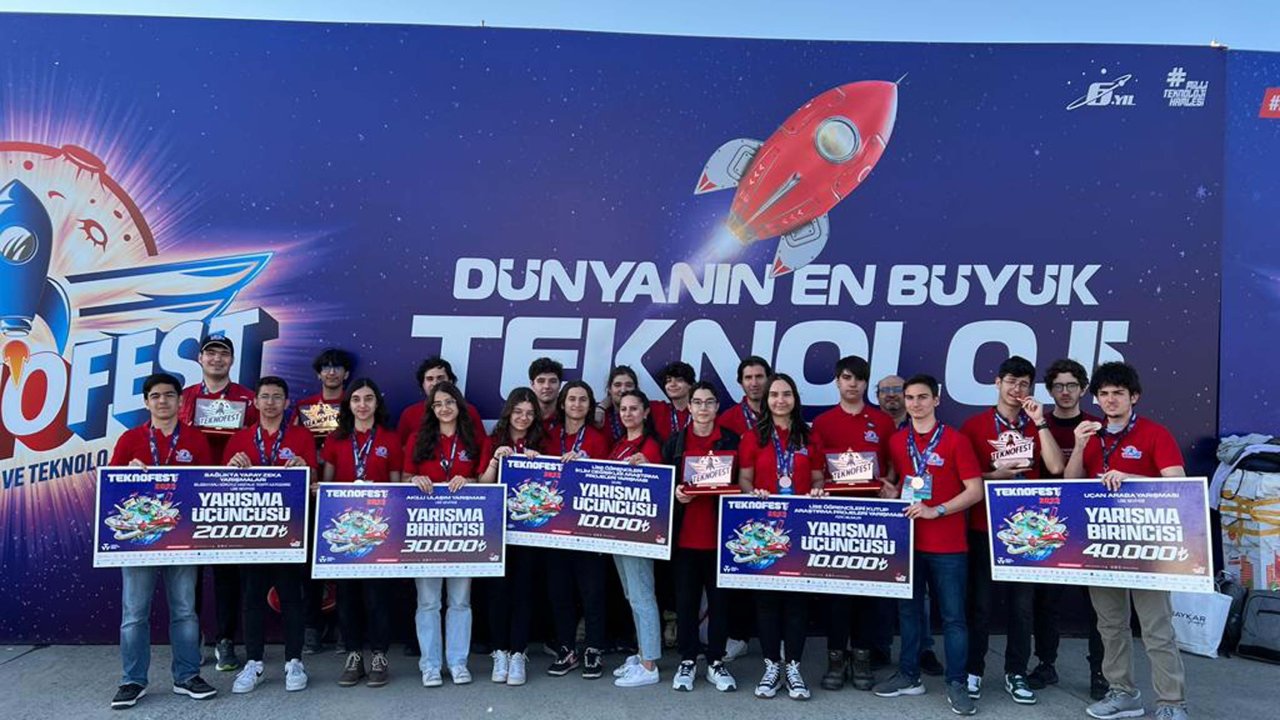Bahçeşehir Koleji Öğrencileri, Teknofest'te Ödülleri Topladı