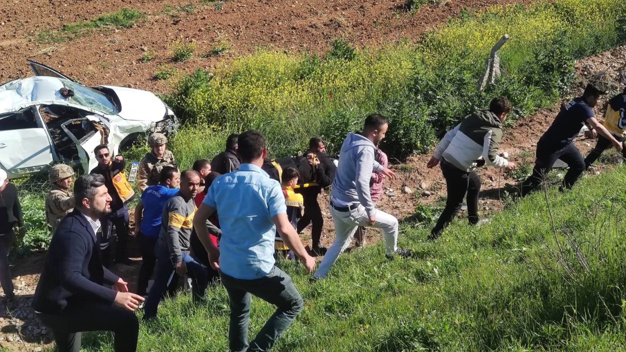 Siirt’te Otomobil Şarampole Devrildi: 4 Yaralı
