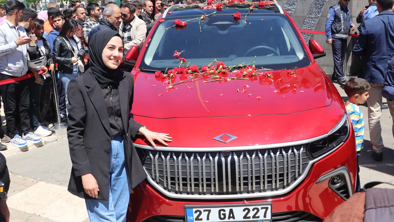 Togg, Gaziantep'te Halaylarla Karşılandı