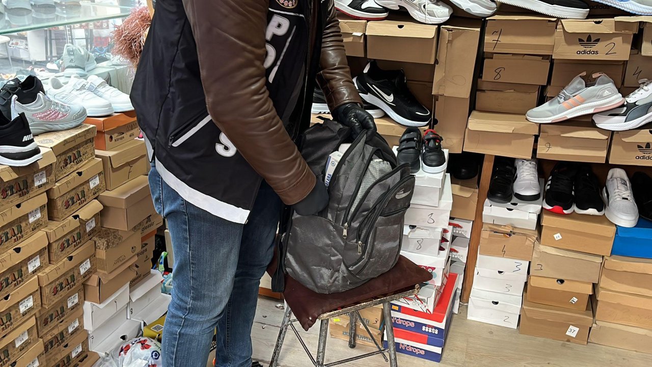 Ayakkabı Mağazasında Uyuşturucu Hap İle Yakalanan 2 Şüpheli Tutuklandı