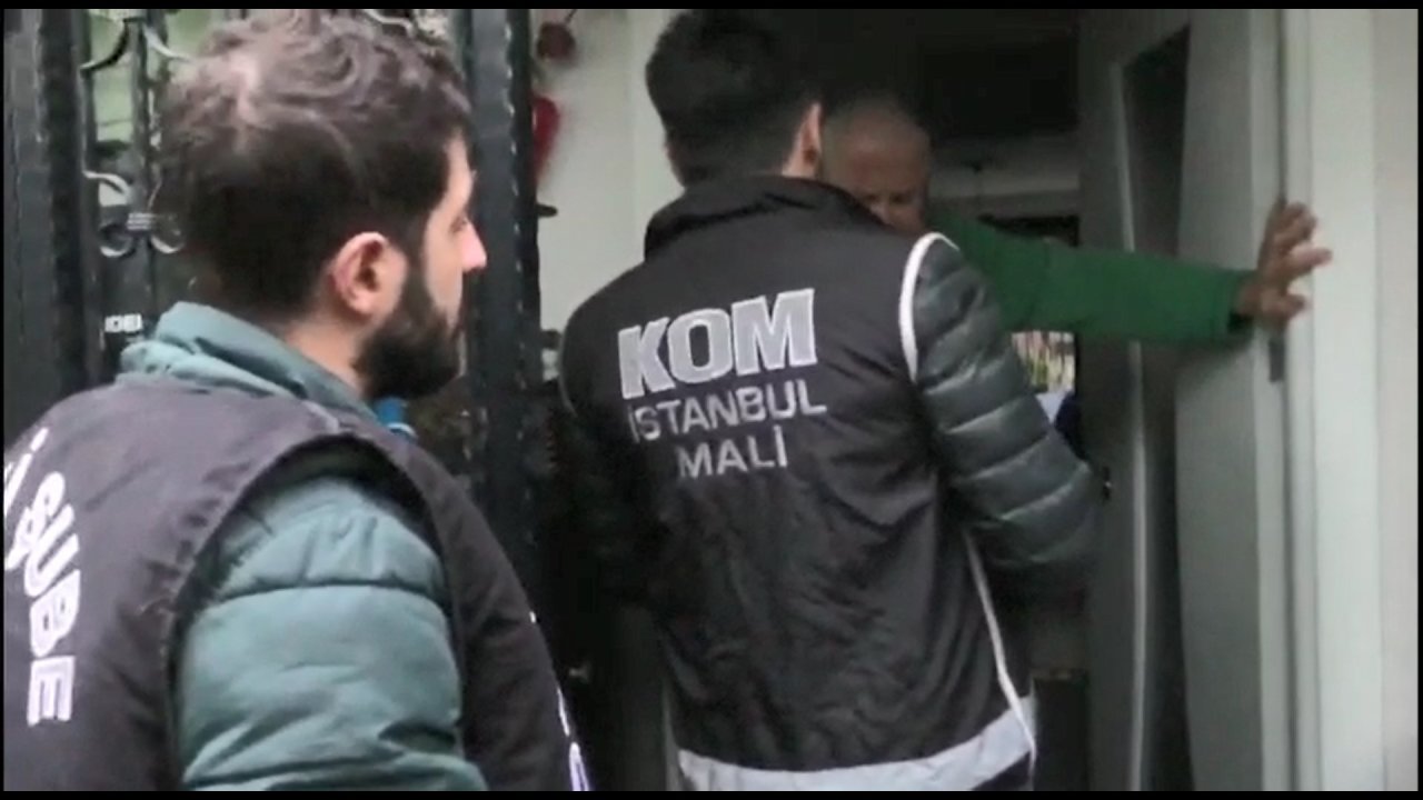 İstanbul'da Paravan Şirketlerle Gsm Operatörünü 2 Milyon Lira Dolandıran 6 Şüpheli Yakalandı