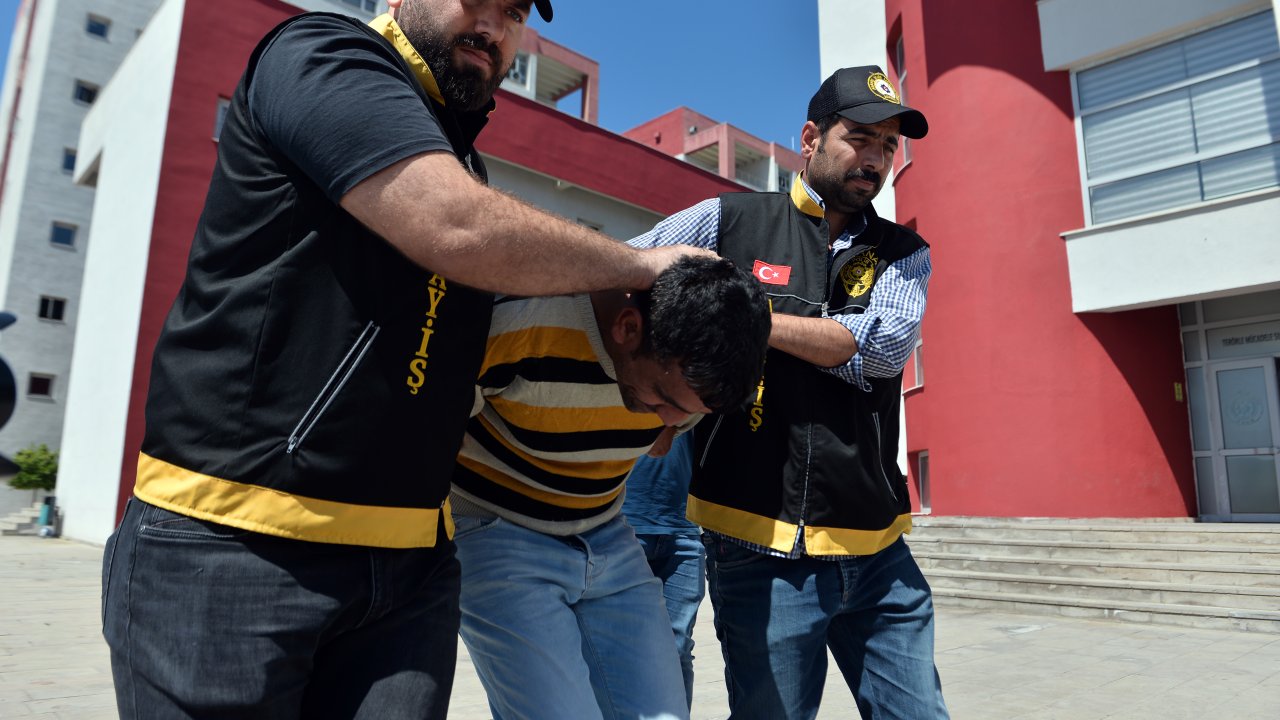 Ailesini Katletti, Aynı Pişkin Savunmayı Yaptı