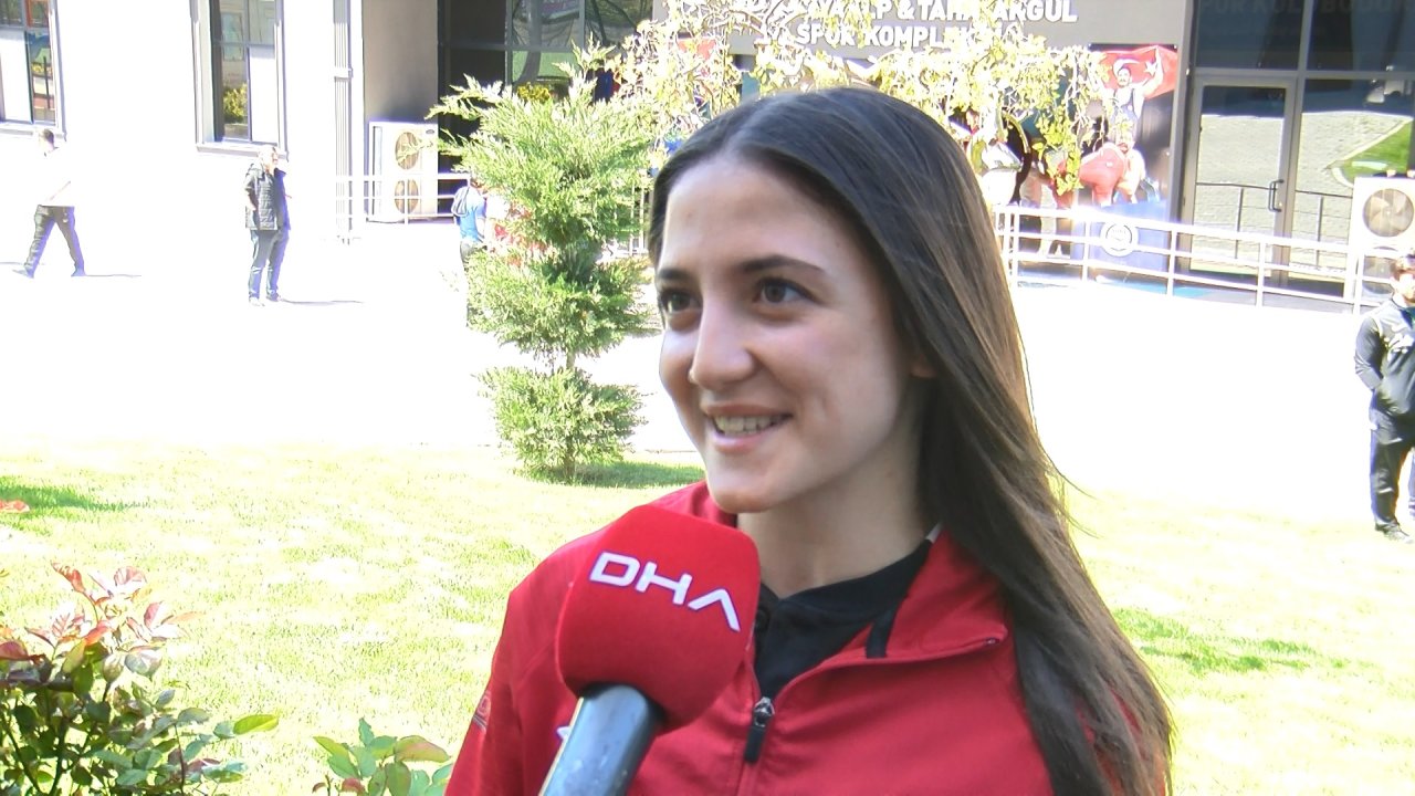 Avrupa Şampiyonu Halterci Cansu Bektaş: Azerbaycan Ve Babaannem İçin Başardım