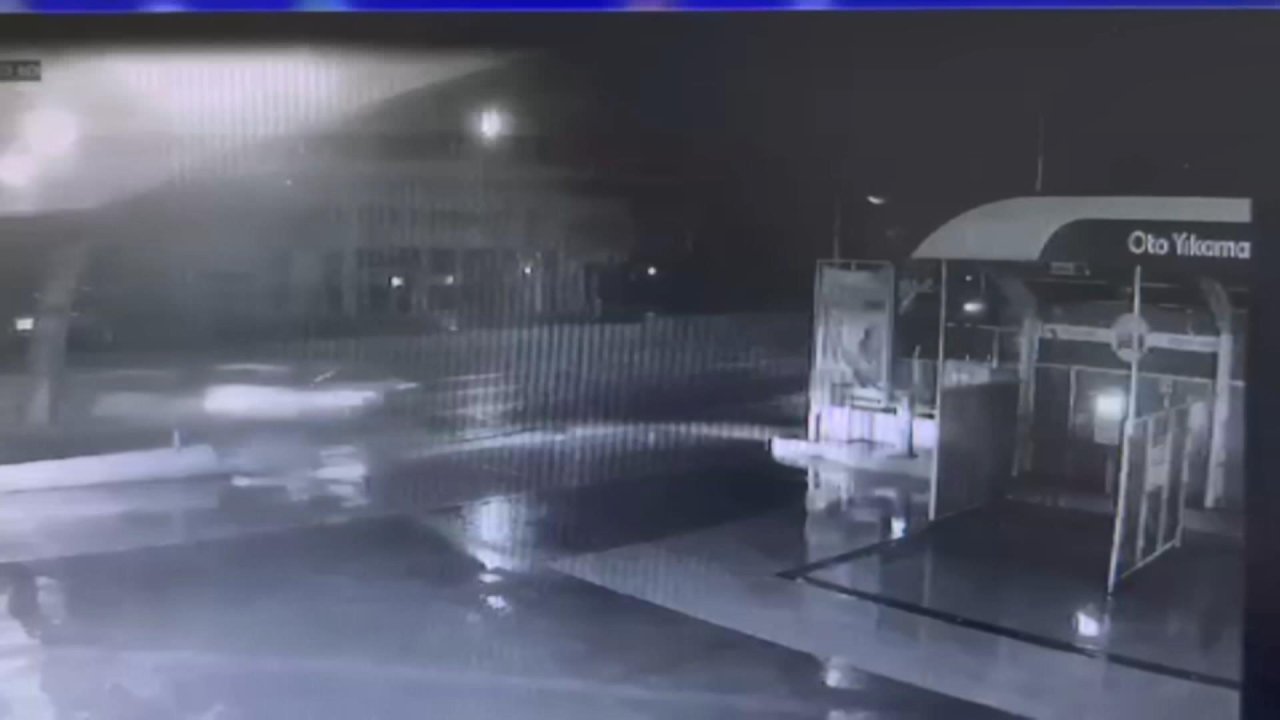 Otomobil Ve Durağa Çarpan Araç İkiye Bölündü: 2 Ölü, 1 Yaralı (2)