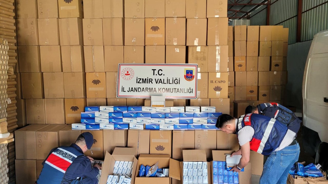 İzmir'de 34 Milyon Bandrolsüz Makaron Ele Geçirildi; 4 Gözaltı