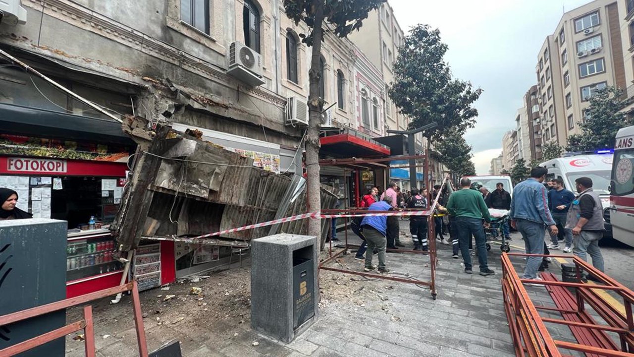 İş Yerinin Sundurması Çöktü: 2 Yaralı