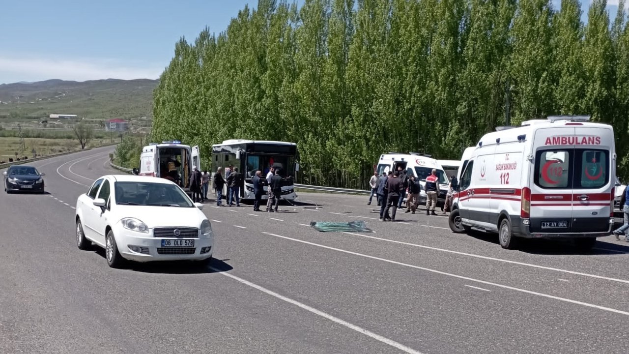 Bingöl'de Halk Otobüsü İle Yolcu Minibüsü Çarpıştı: 16 Yaralı