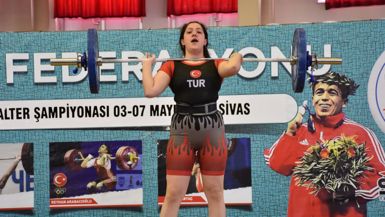 Mehmet Emin Alpak Türkiye Büyükler Halter Şampiyonası Sivas'ta Başladı