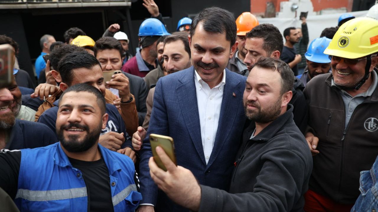 Bakan Kurum: Tuzla'da Tersanede Çalışan İşçilerle Bir Araya Geldi