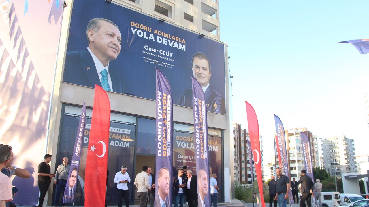 Ak Parti'li Ömer Çelik'in Seçim Bürosundaki Görevli Bıçaklı Saldırıda Yaralandı