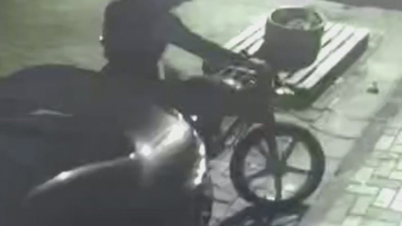 Güngören'de Motosikleti Çalamayınca Parmak İzlerini Silip Kaçtı