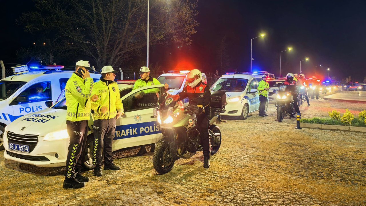 Afyonkarahisar'da 'kökünü Kurutma' Operasyonu; 112 Gözaltı